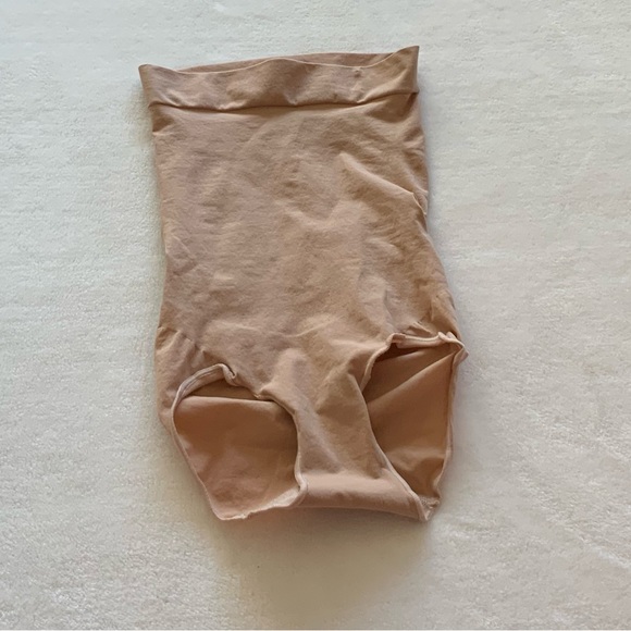 Skims Seamless  High Waist Brief - Picture 2 of 6